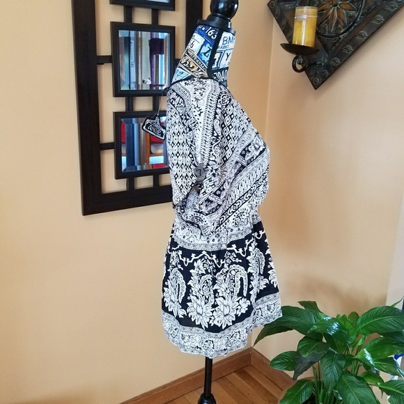 (HOLD) FLORAL DESIGN ROMPER SHORTS - Picture 3 of 8